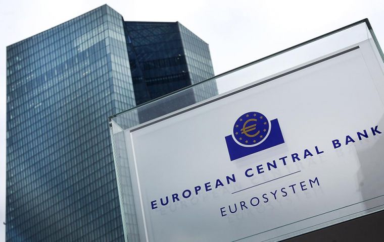 BCE estima que “la implementación de mayores aranceles y la posibilidad de una expansión del proteccionismo representan un riesgo clave para el crecimiento”.