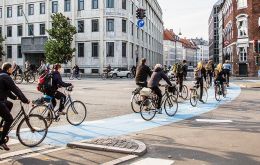 El Ministerio de Infraestructuras y Agua se ha puesto como objetivo sacar de las carreteras a 200.000 conductores y aumentar el tráfico en bicicleta