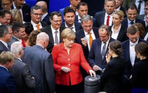 Merkel respondía a las últimas amenazas de Trump, que prevé imponer aranceles del 20% a los vehículos importados a EE.UU. procedentes de la Unión Europea  