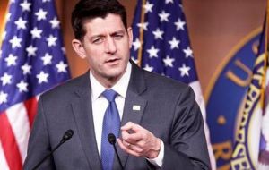 En una posición más delicada, el presidente de la Cámara de Representantes, Paul Ryan dijo que “es muy claro” que Rusia interfirió en las elecciones presidenciales