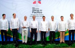 La cita reúne a los presidentes de Alianza del Pacífico: Enrique Peña Nieto; Juan Manuel Santos; Sebastián Piñera y Martín Vizcarra junto a Temer y Vázquez 