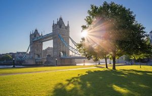 En Londres, la Met Office alertó que entre jueves y viernes las temperaturas subirán aún más en el suroeste del país y habrá un récord pico de calor