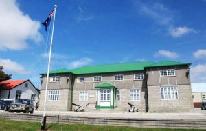 El superávit operativo del gobierno de Falklands sobrepasa los £38 millones, según se informara a la Comisión Permanente de Finanzas de la Asamblea Legislativa