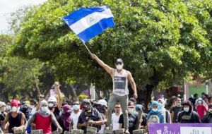 Nicaragua atraviesa la crisis más sangrienta desde la década de los años 1980, también con Ortega como presidente y que ha dejado entre 295 y 448 muertos