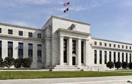En su comunicado tras dos días de análisis, el comité monetario de la Fed (FOMC) consideró que la actividad “progresa en fuerte ritmo”