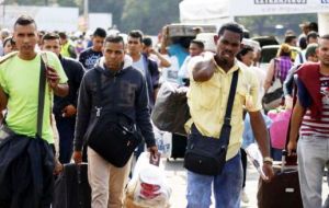 Agregó que la emergencia, declarada ante la llegada a diario de hasta 4.200 venezolanos, rige para varias provincias