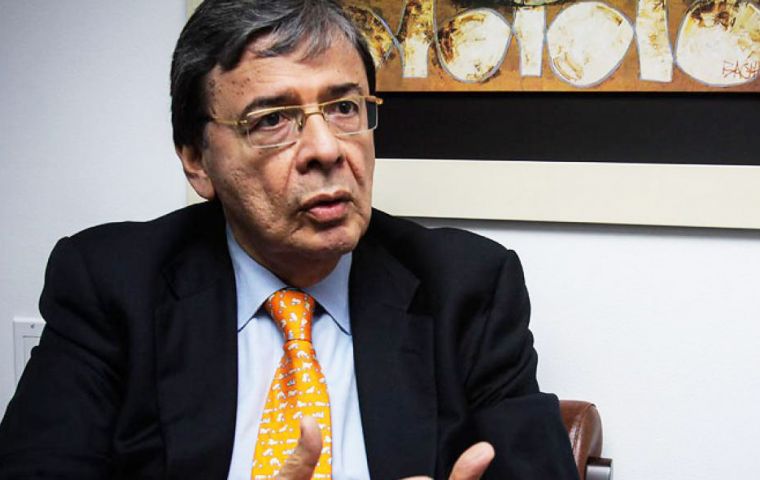 “Vamos a retirarnos de Unasur. Colombia dejará de ser miembro de Unasur y participaremos activamente en escenarios multilaterales”, sostuvo Holmes Trujillo