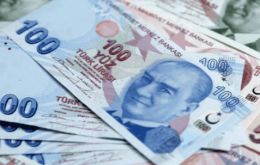  La Lira ganó el martes en pocas horas un 8%, alrededor de las 7,5 liras por euro y 6,5 por dólar, valores cercanos a los que mantuvo durante el fin de semana pasado.