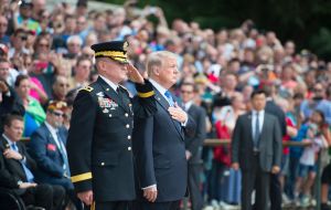 Trump pidió organizar un desfile después de quedar maravillado en París, con la parada militar del 14 de julio, Día de la Bastilla, invitado por el presidente Macron