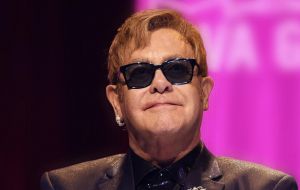 “La pérdida de @ArethaFranklin es un golpe para todos los que aman la música real: la música del corazón, el alma y la iglesia”, tuiteó Elton John