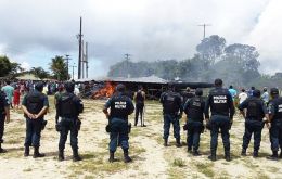 Vecinos de Pacaraima, 12.000 habitantes, expulsaron a venezolanos de las tiendas de campaña donde sobreviven y les prendieron fuego a las viviendas temporales