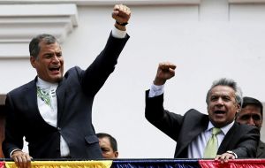 Moreno culpa la situación de la dolarizada economía ecuatoriana al mal   manejo de las finanzas y al excesivo endeudamiento por parte de su antecesor Rafael Correa