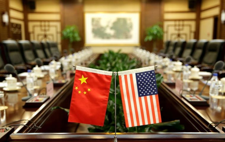 La escalada se produce en momentos en que Washington y Beijing reabrieron negociaciones para abordar su pelea comercial 