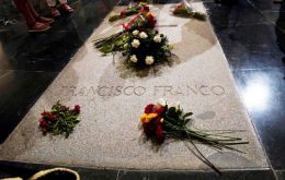La familia de Franco, que inicialmente rechazó la exhumación, se hará cargo de los restos, aunque no ha confirmado dónde los enterrarán