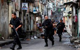 En el operativo participaron más de 200 policías y agentes de otros cuerpos de Río de Janeiro en cumplimiento de 48 mandatos de prisión