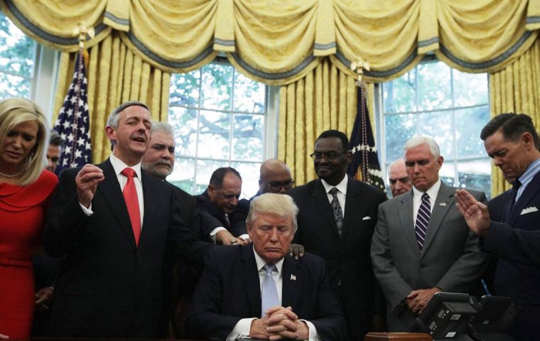 En el encuentro con pastores en la Casa Blanca Trump advirtió que el programa conservador estaba en juego si su partido perdía los comicios de noviembre 