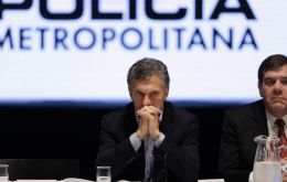 Sobre las 8:30 horas de este lunes el presidente argentino Mauricio Macri informará en cadena nacional sobre las decisiones acordadas en las últimas horas
