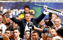 Bolsonaro registró 22% de intención de voto en una primera vuelta en el sondeo y la ambientalista Marina Silva y Ciro Gomes quedaron empatados con un 12%