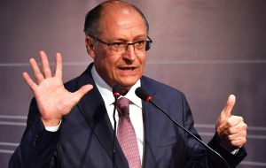 “Esperamos que el candidato se recupere rápidamente”, fueron los deseos de Geraldo Alckmin, representante del Partido Social Democracia Brasileña (PSDB). 