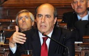 El Senador José Amorín Batlle ostenta una larga trayectoria como legislador, tanto en Diputados como en el Senado 