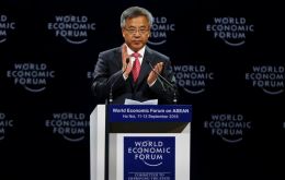 “Las medidas proteccionistas y unilaterales de ciertos países comprometen gravemente el sistema comercial multilateral”, declaró Hu en el Foro de ASEAN  