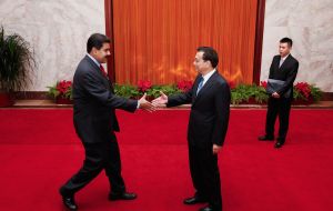 Li dijo a Maduro que China apoya los esfuerzos de Venezuela para desarrollar su economía y que está dispuesta a entregar la ayuda que pueda