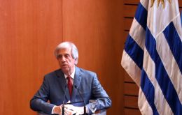 “Evidentemente” el accionar del secretario general se aleja de la línea política de la coalición de izquierdas que gobierna Uruguay, el Frente Amplio, dijo Vázquez