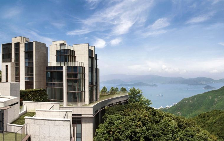 La residencia está emplazada en el barrio de la Cumbre Victoria o The Peak, y su precio de US$ 446 millones se triplicó: trece años atrás se compró en US$ 142m