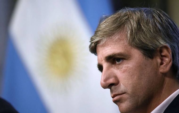 Caputo anunció su renuncia el martes “por motivos personales” y en medio de la grave situación económica que vive Argentina