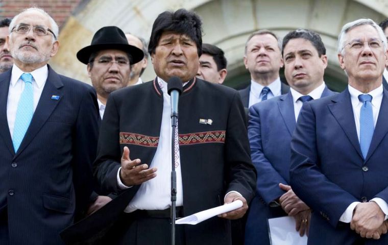“Sabe el pueblo boliviano y los pueblos del mundo” que Bolivia perdió el acceso soberano al Pacífico “mediante una invasión”, dijo Morales