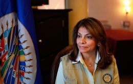 La jefa de la misión electoral de OEA, Laura Chinchilla, informó que hubo problemas con algunas urnas electrónicas pero que no alteraron los resultados