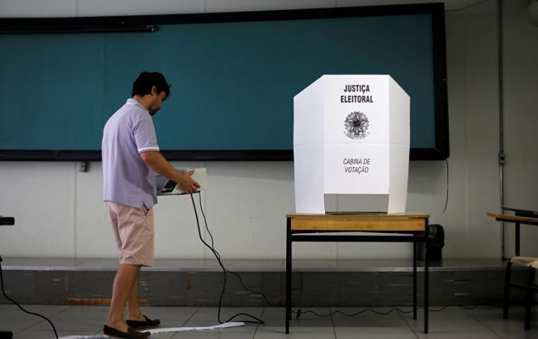De acuerdo con la justicia electoral, 29.9 millones no participaron de la fiesta electoral el domingo a pesar que el voto es obligatorio en Brasil.