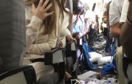 Una severa turbulencia causó destrozos abordo y dejó un saldo de 15 heridos en un vuelo de Aerolíneas Argentinas.