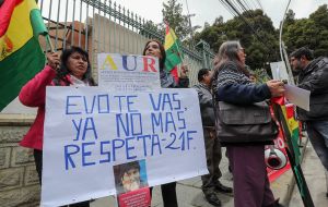 Oposición y organizaciones civiles se oponen a la nueva postulación de Morales y le exigen que acate el referendo popular de 2016 que rechazó una nueva candidatura