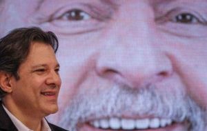 Fernando Haddad, candidato del PT, y cargando con el polémico legado de Lula da Silva, logró en las últimas semanas acortar en algo la diferencia 
