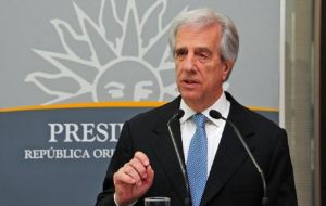 El presidente de Uruguay Vázquez se encuentra en situación no deseable dado el peso de las agrupaciones dentro de la coalición de gobierno 