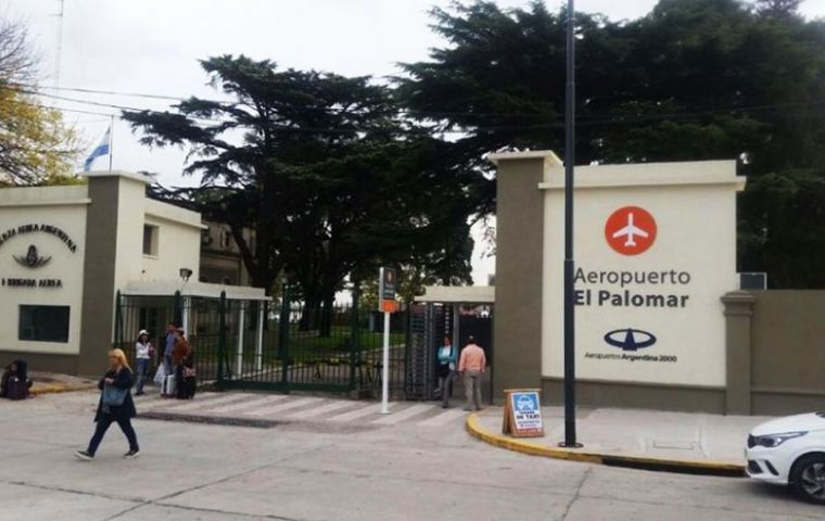 Habilítese el Aeródromo Público “El Palomar” como Aeropuerto Internacional destinado a la operación de aeronaves provenientes del o con destino al extranjero”