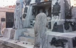 La paciente herida en el cementerio de la Recoleta “está con riesgo de vida pues se encuentra con asistencia respiratoria mecánica”