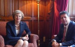 El Ministro Principal de Gibraltar Fabián Picardo fue recibido por la Primer Ministro Británica para conversar sobre los términos del Acuerdo de Salida
