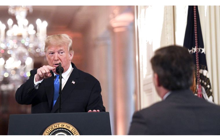 Los periodistas sólo podrán plantear una pregunta a Trump antes de devolver el micrófono, salvo si el Presidente o alguien de su equipo autoriza una repregunta