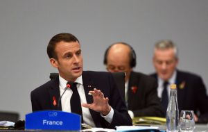 Macron lo describió como un gran dirigente y de apoyo firme de la alianza con Europa. “Nuestros pensamientos están con su familia y sus más cercanos” 