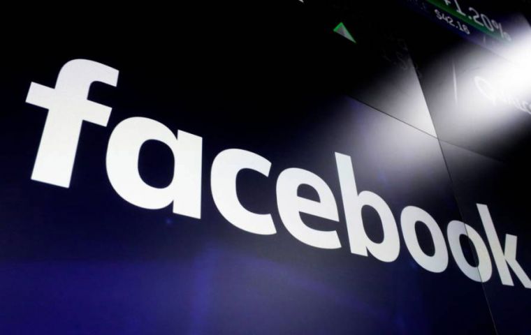 Facebook cedió datos de millones de usuarios a diferentes empresas sin su consentimiento, ya que había sido multada en Reino Unido con 500.000 libras