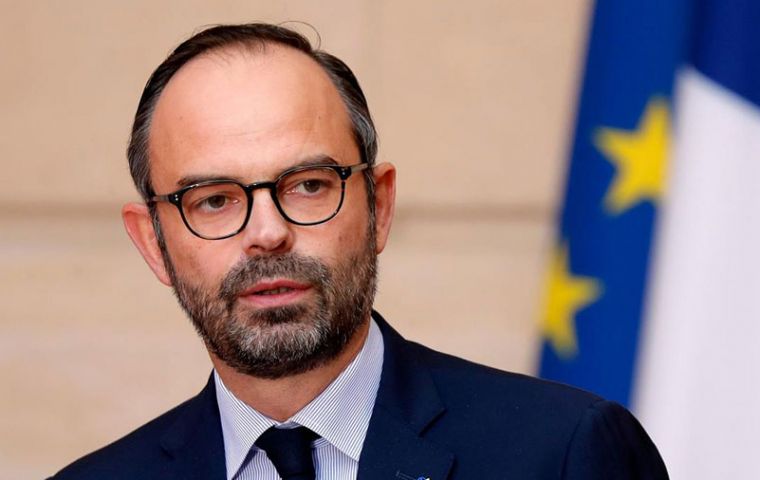  El primer ministro francés, Édouard Philippe aseguró que pese al incremento del gasto público el objetivo sigue siendo “cumplir al máximo nuestros compromisos”
