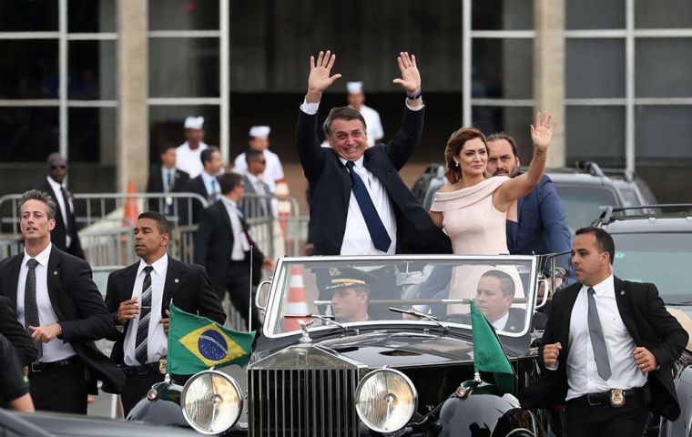Aunque Bolsonaro subrayó que gobernará “sin ideologías”, su fuerte devoción religiosa y anticomunista marcaron sus discursos en el Congreso y el Planalto