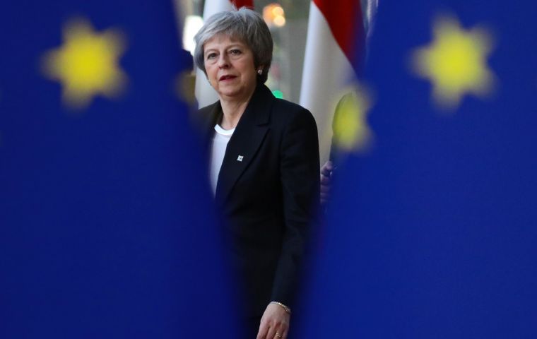 El Daily Telegraph citó varias fuentes de la UE diciendo que los británicos habían estado “tanteando el terreno” para una extensión del plazo del Artículo 50