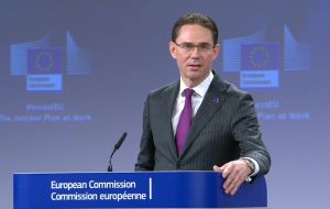 “Estamos a favor de un comercio global justo basado en reglas, pero las reglas deben ser las mismas para todos”, añadió el Katainen de la Comisión Europea 