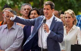 Guaidó fue liberado luego de que funcionarios del Sebin, la policía política de Venezuela, interceptaran y detuvieran al parlamentario en medio de una autopista al norte de Venezuela