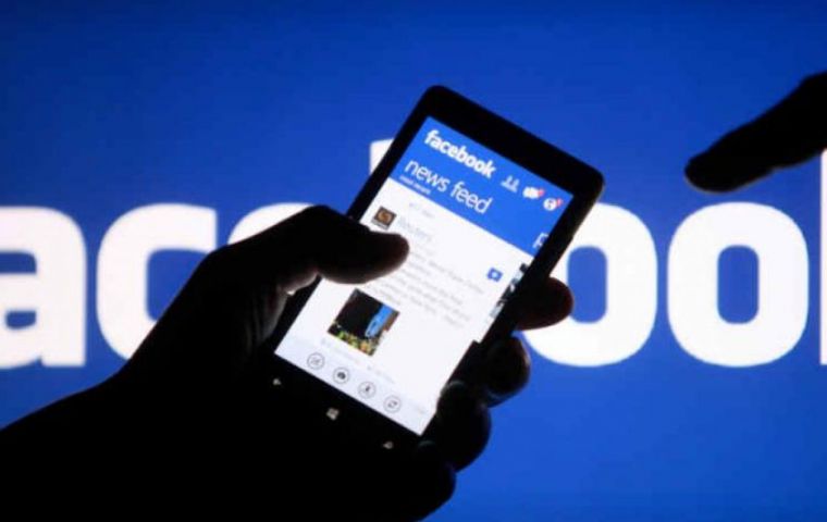 Una investigación arrojó que en una de las aplicaciones apuntadas, el usuario permite el envío de información y Facebook puede crear un perfil