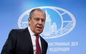 El canciller ruso Sergei Lavrov acusó a EE.UU. por sus esfuerzos para socavar a los gobiernos que no le gustan alrededor del mundo, como lo es Venezuela 