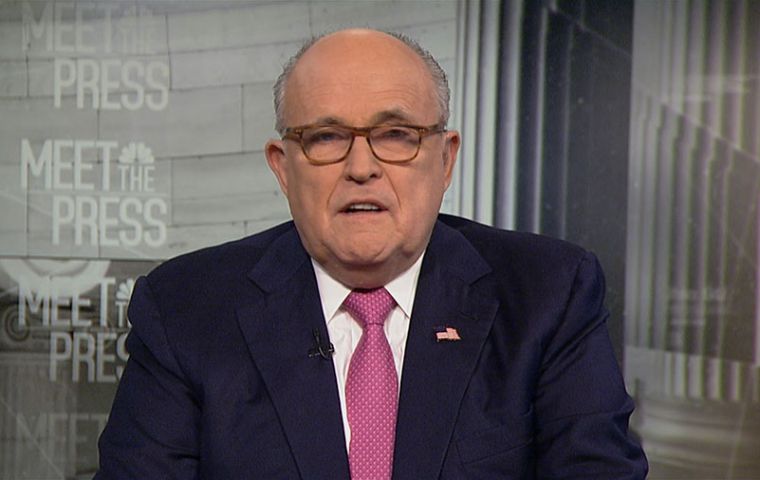 ”Según entendemos (las conversaciones) fueron a lo largo de 2016, hubo conversaciones, aunque no muchas”, dijo Giuliani en una entrevista con NBC